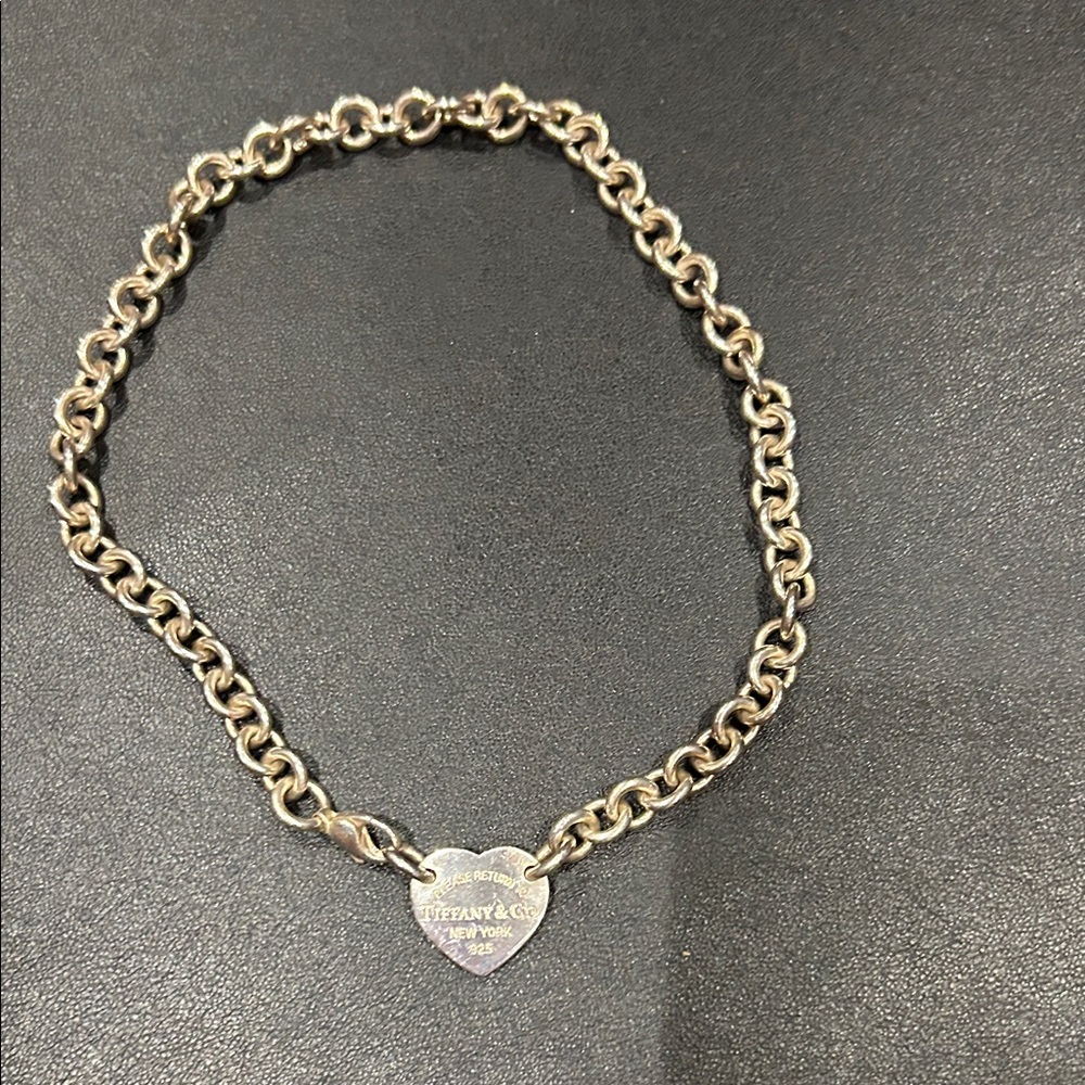 Tiffany & Co. Heart tag chain link chocker in silver